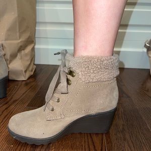 Furry ankle wedge boots